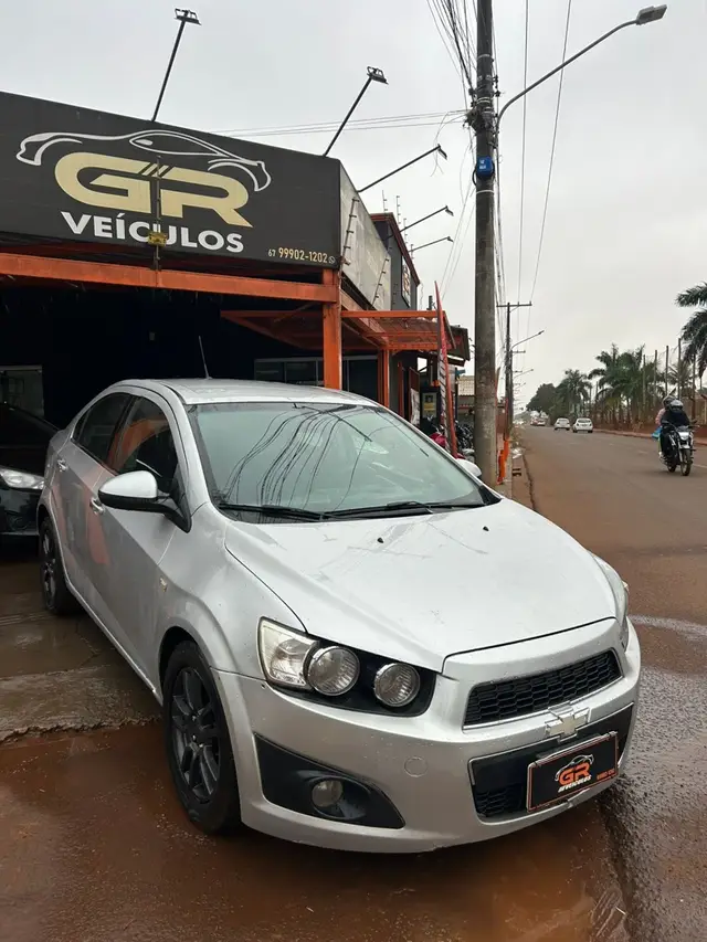 Carro Chevrolet Sonic Sedan 2013 LTZ