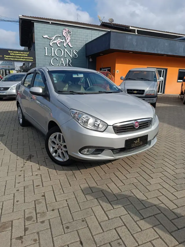 Carro Fiat Grand Siena 2015 ESSENCE ITALIA 1.6 Flex 16V