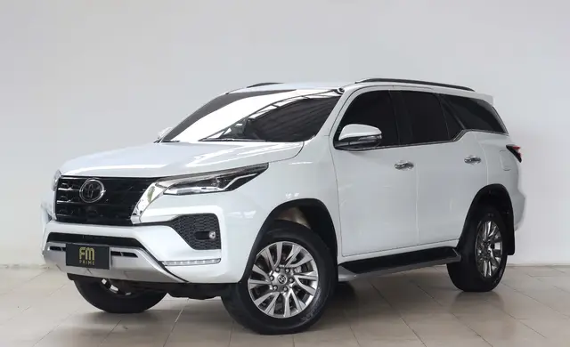 Carro Toyota SW4 2024 SRX 2.8 Turbodiesel 4x4 (Aut.) (7 Lugares)