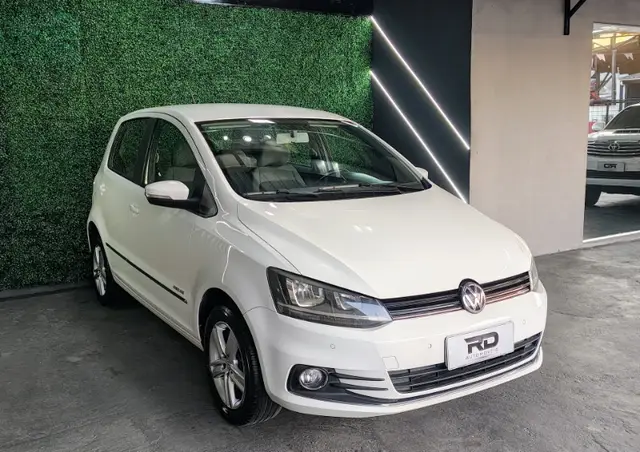 Carro Volkswagen Fox 2015 Highline 1.6 16v MSI (Flex)