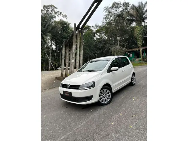 Carro Volkswagen Fox 2014 1.0 TEC (Flex) 4p