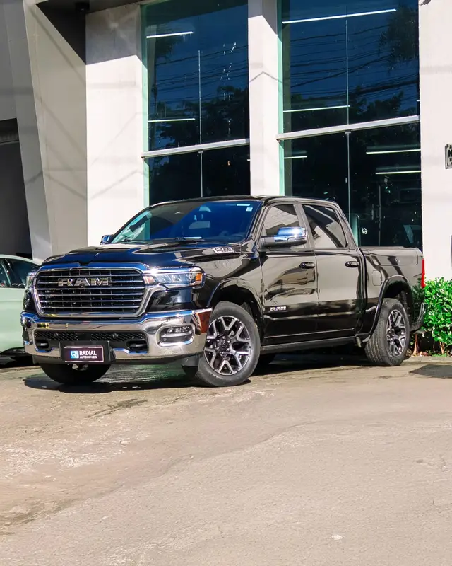 Carro RAM 1500 2025 Laramie