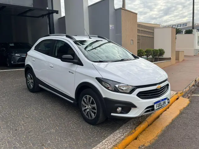 Carro Chevrolet Onix 2018 1.4 Activ SPE/4 (Aut)