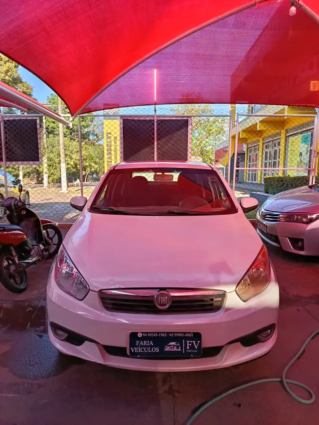 Carro Fiat Grand Siena 2013 Essence 1.6 16V Dualogic (Flex)