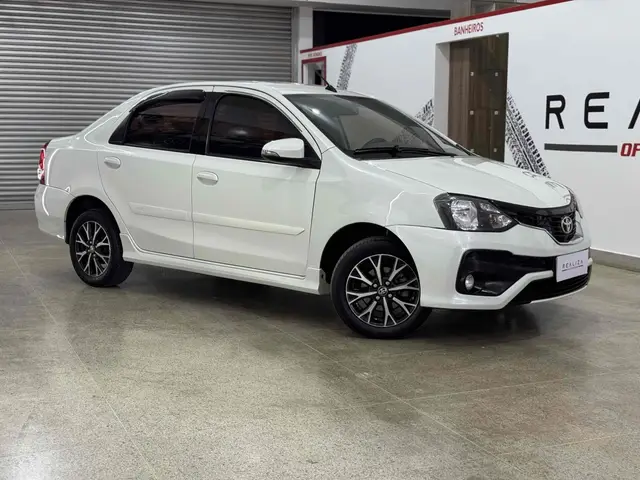 Carro Toyota Etios Sedan 2019 Platinum 1.5 (Aut) (Flex)
