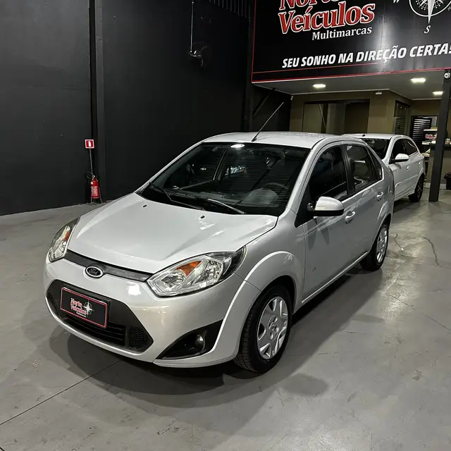 Carro Ford Fiesta Sedan 2014 SE Plus 1.6 RoCam (Flex)