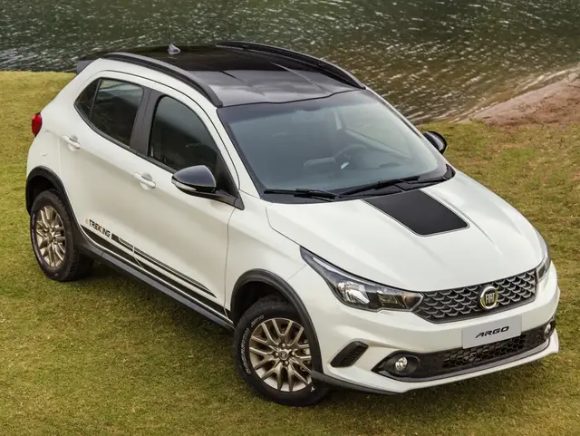 Carro Fiat Argo 2020 Trekking 1.3