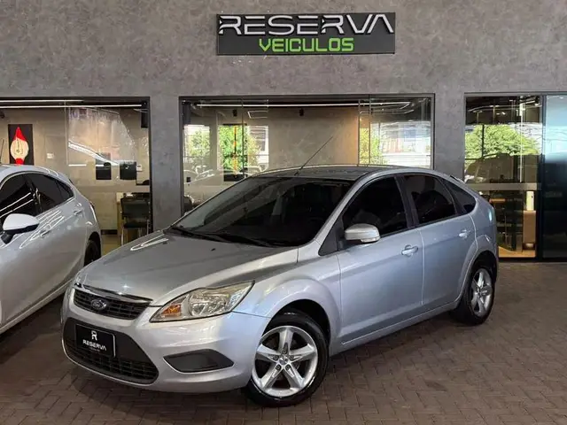 Carro Ford Focus Hatch 2009 Ghia 2.0 16V Duratec (Aut)