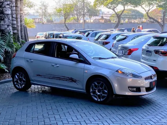 Carro Fiat Bravo 2014 Essence 1.8 E.torQ Dualogic (Flex)