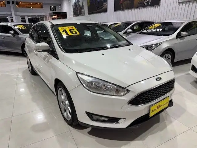 Carro Ford Focus Hatch 2016 SE Plus 2.0 PowerShift