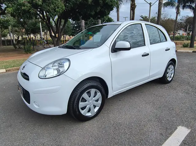 Carro Nissan March 2012 1.6 16V S (Flex)