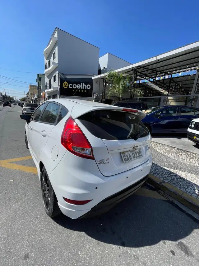 Carro Ford Fiesta Hatch 2016 1.6 (Flex)