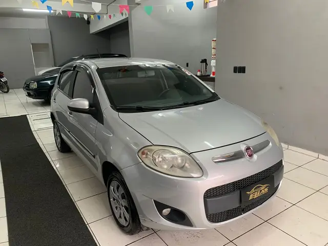 Carro Fiat Palio 2013 Attractive 1.4 8V (Flex)
