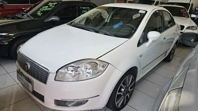 Carro Fiat Linea 2012 Essence 1.8 16V (Flex)