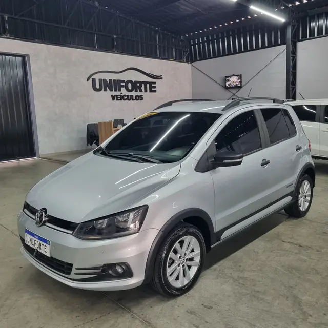 Carro Volkswagen Fox 2016 1.0 MPI Track (Flex)