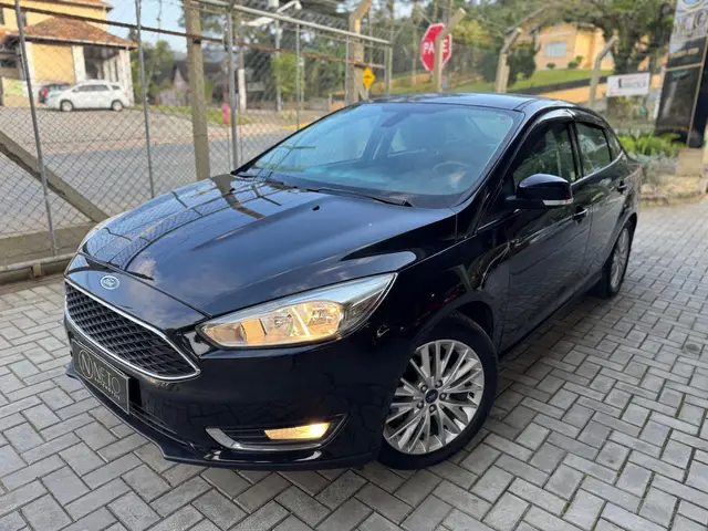Carro Ford Focus Sedan 2018 SE Plus 2.0 PowerShift
