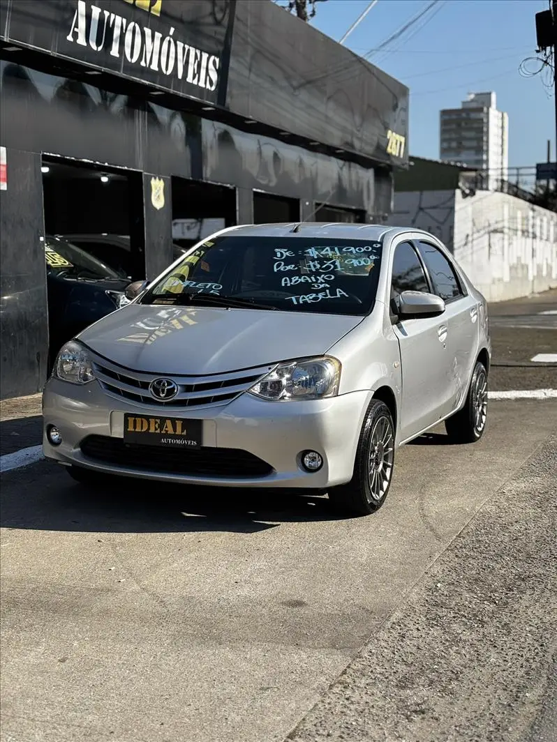 Toyota Etios Sedan XS 1.5 (Flex)
