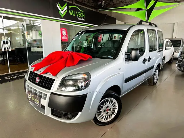 Carro Fiat Doblò 2021 Essence 1.8 16V (Flex)