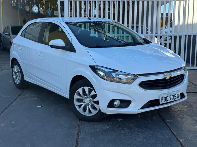Carro Chevrolet Onix 2018 LT 1.4 8V FlexPower 5p Mec.