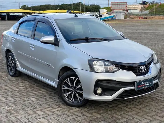 Carro Toyota Etios Sedan 2019 Platinum 1.5 (Aut) (Flex)