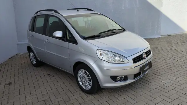 Carro Fiat Idea 2011 Attractive 1.4 8V (Flex)