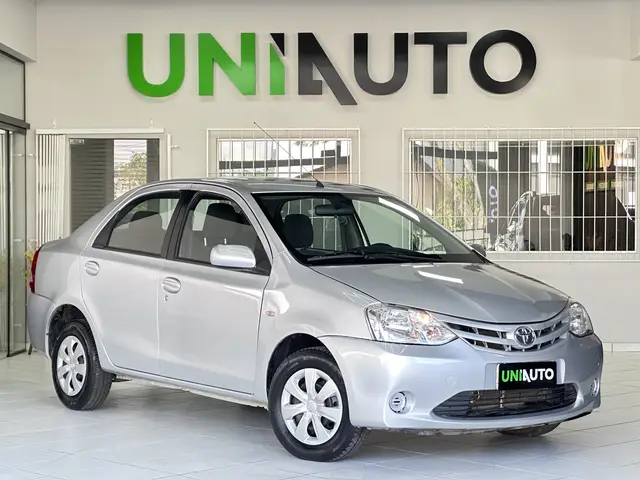 Carro Toyota Etios Sedan 2013 XS 1.5 (Flex)