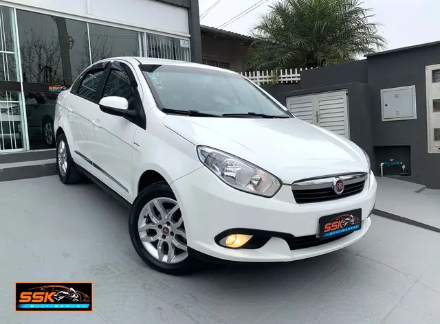 Carro Fiat Grand Siena 2015 Essence 1.6 16V Dualogic (Flex)