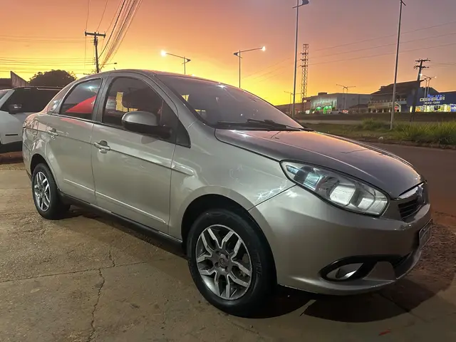 Carro Fiat Grand Siena 2014 Evo Attractive 1.4 8V (Flex)