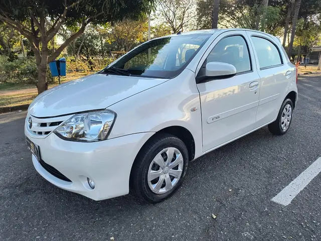 Carro Toyota Etios 2015 X 1.3 (Flex)