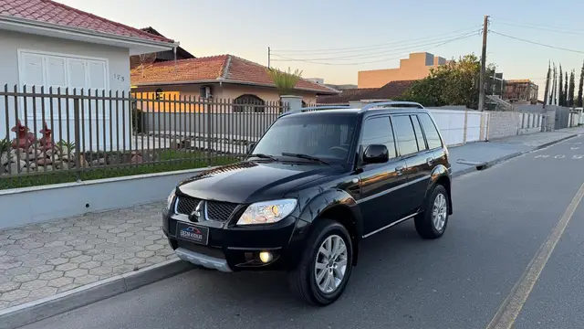 Carro Mitsubishi Pajero TR4 2010 2.0 16V 4x4 (flex) (aut)
