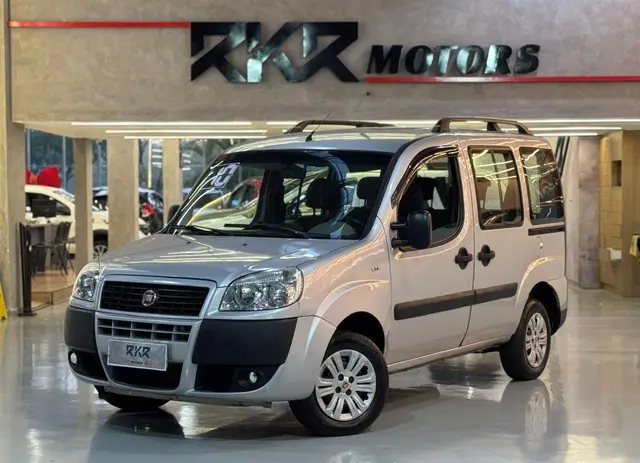 Carro Fiat Doblò 2010 HLX 1.8 8V (Flex)
