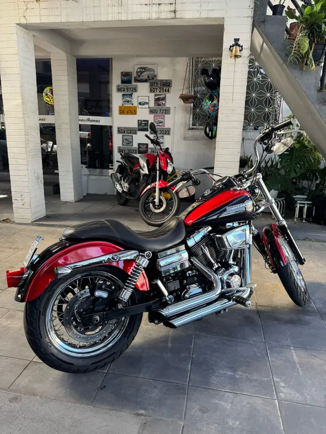 Moto Harley-Davidson Dyna 2012 Super Glide Custom