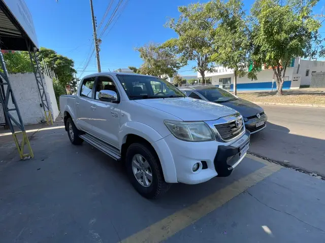 Carro Toyota Hilux Cabine Dupla 2013 Hilux 2.7 SR CD 4x2 (Flex) (Aut)