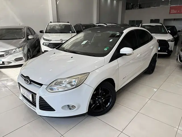 Carro Ford Focus Hatch 2015 SE 2.0 16V PowerShift