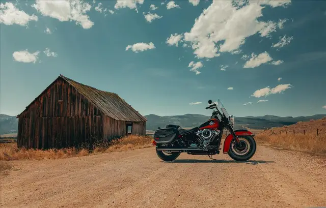 Moto Harley-Davidson Heritage 2025 Classic FLHC/FLHCS