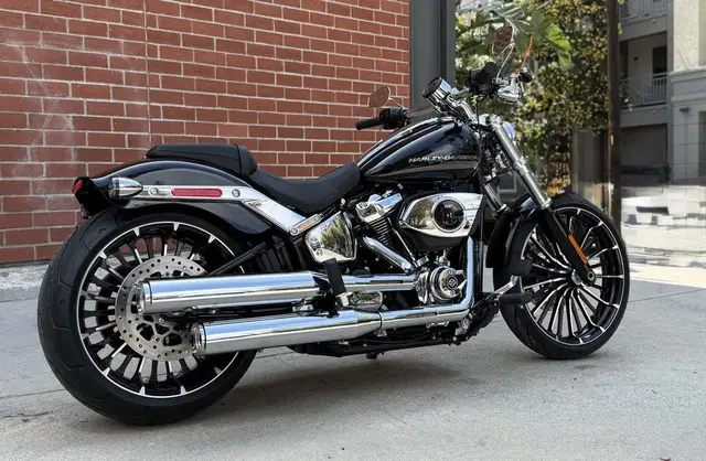 Moto Harley-Davidson Softail 2025 Breakout