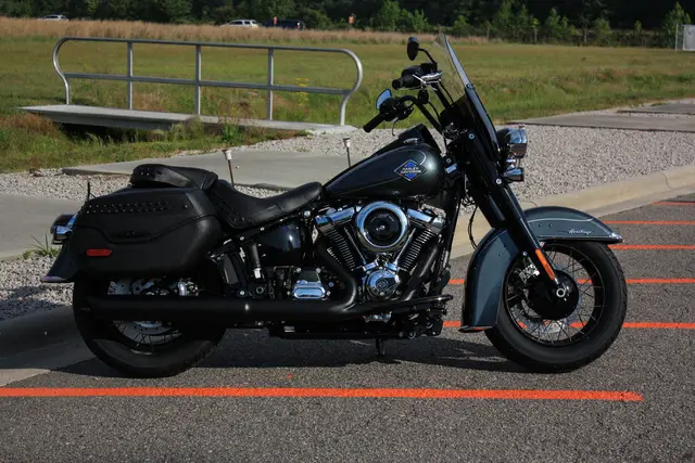 Moto Harley-Davidson Heritage 2025 Classic FLHC/FLHCS