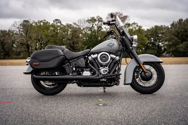 Moto Harley-Davidson Heritage 2025 Classic FLHC/FLHCS