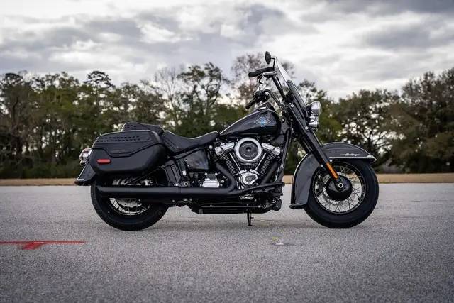 Moto Harley-Davidson Heritage 2025 Classic FLHC/FLHCS