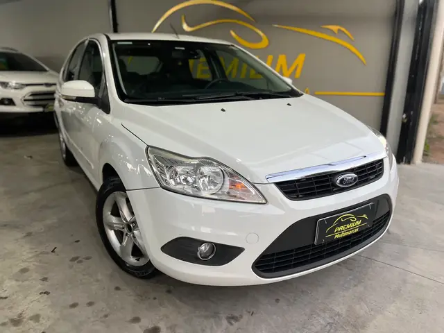 Carro Ford Focus Hatch 2013 GLX 2.0 16V (Flex) (Aut)