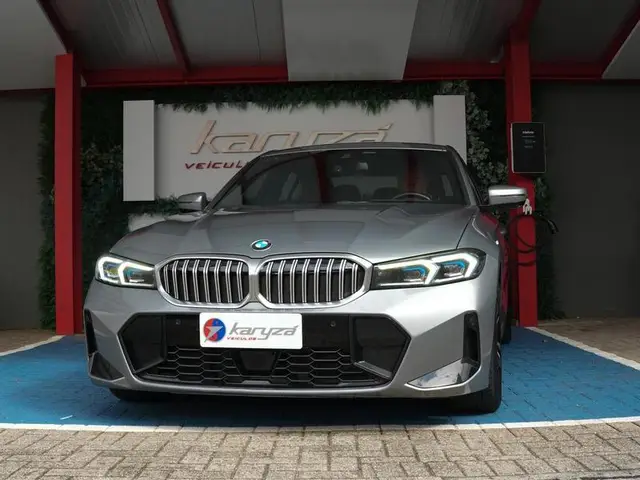 Carro BMW 320i 2023 M Sport 2.0 Turbo (Aut.)