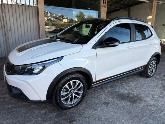 Carro Fiat Argo 2023 Trekking 1.3 (Aut.)