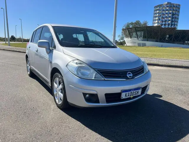 Carro Nissan Tiida 2012 S 1.8 (flex)