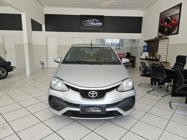 Carro Toyota Etios 2018 XS 1.5 (Flex)