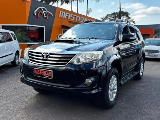 Carro Toyota Hilux SW4 2012 SRV 3.0 4X4 (7 Lugares)