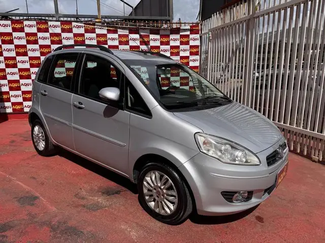 Carro Fiat Idea 2013 Attractive 1.4 8V (Flex)