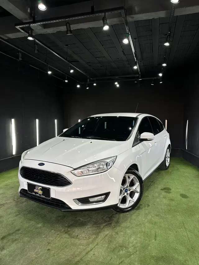 Carro Ford Focus Hatch 2016 SE Plus 1.6 TiVCT