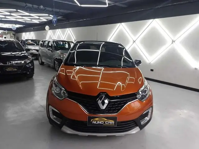 Carro Renault Captur 2018 Intense 1.6 16v SCe CVT (Flex)