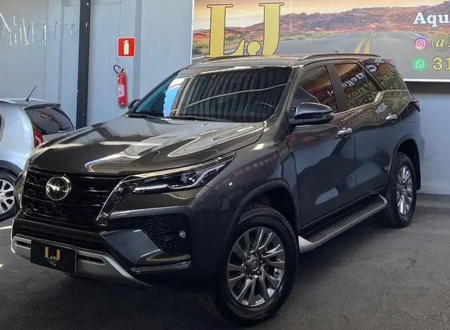 Carro Toyota Hilux Cabine Dupla 2023 Conquest 4x4 2.8 Diesel