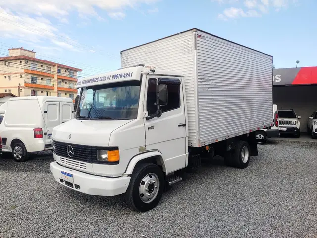 Caminhão Mercedes-Benz 710 2002 710/710 Plus